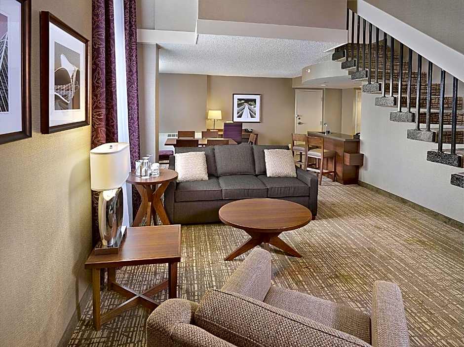 DoubleTree by Hilton West Edmonton