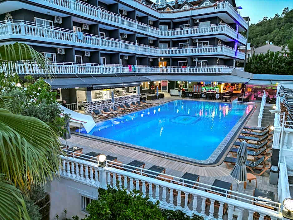 Mustis Royal Plaza Hotel