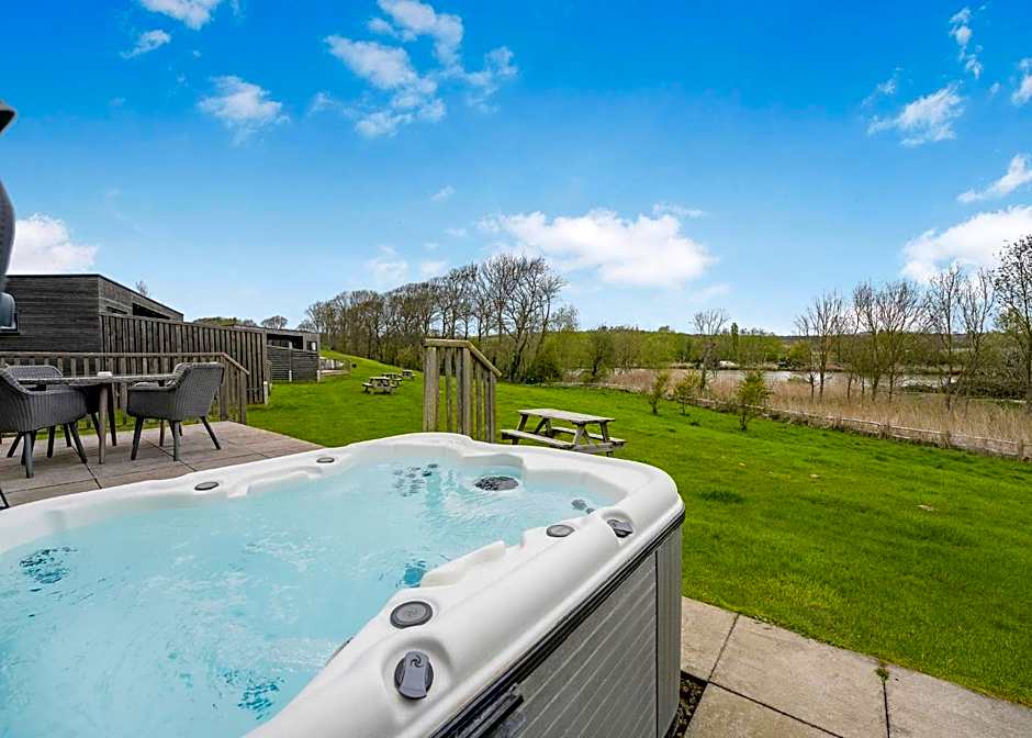 Swanborough Lakes Luxury Lodges