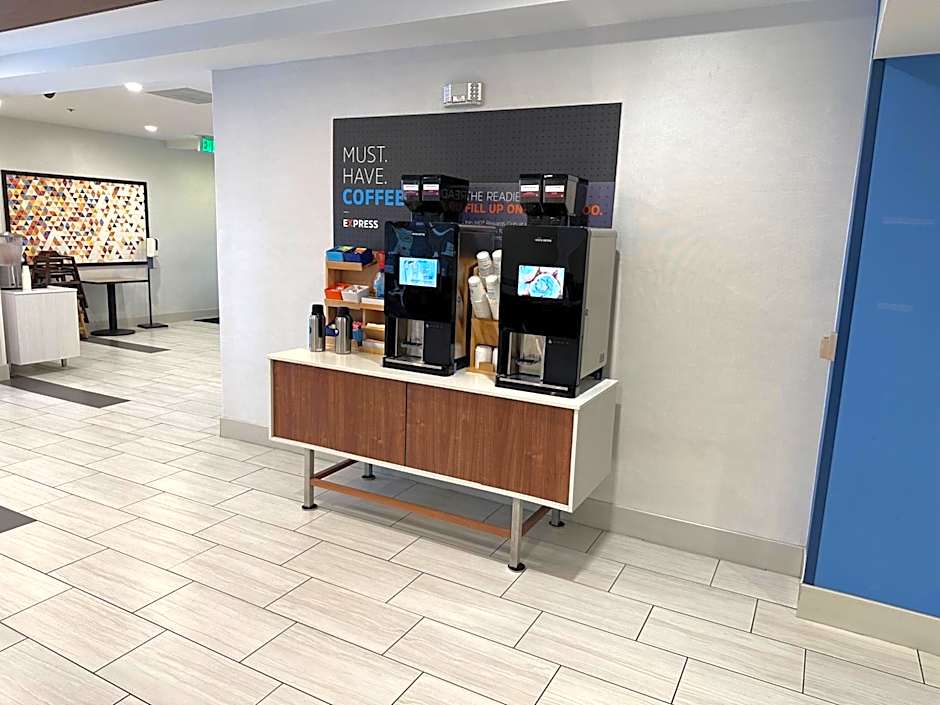 Holiday Inn Express & Suites Tracy By IHG