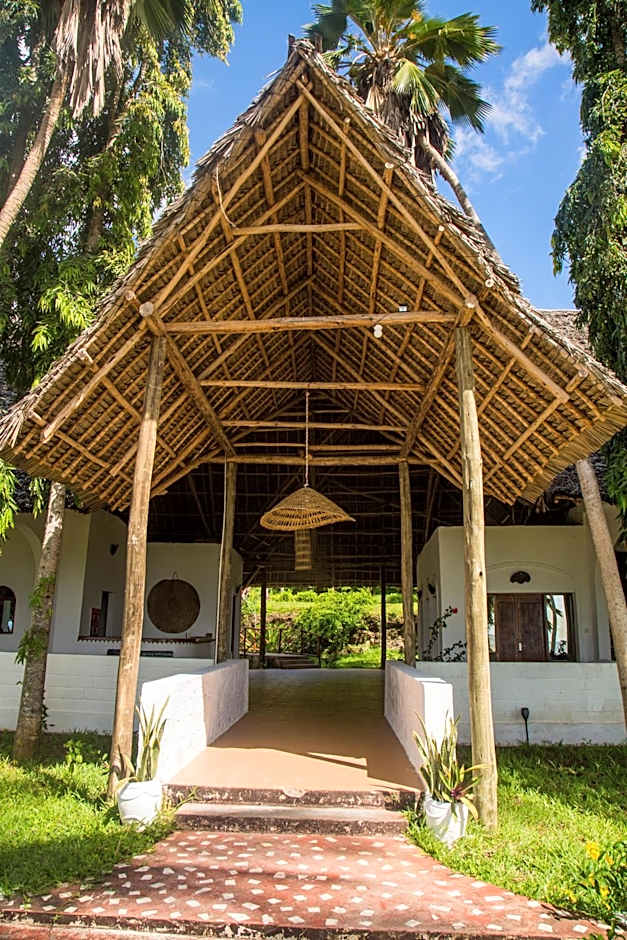 Antonio Beach Tree House Hotel & Spa