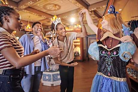 Disney Hotel Cheyenne + Tickets