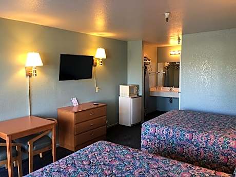 Queen Room with Two Queen Beds - Non-Smoking