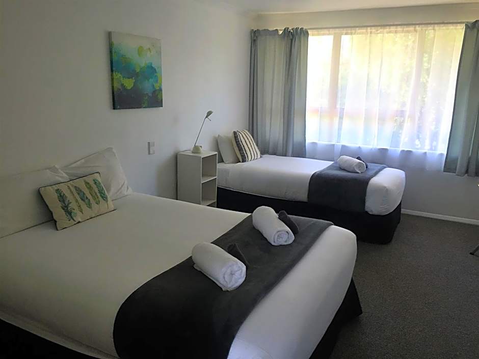 Fairway Motel & Apartments