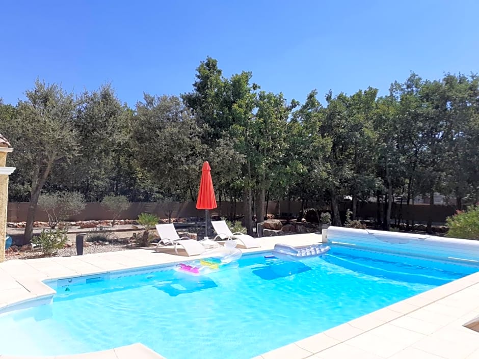 Authentique mas avec piscine en Provence