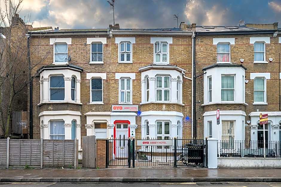 OYO Abbey Hotel, London Shepherd's Bush Market