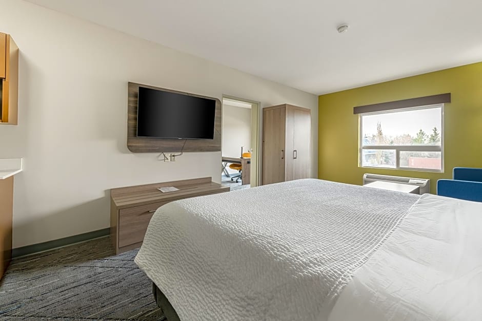Photo 1 of 2 of Standard 1 King Bed