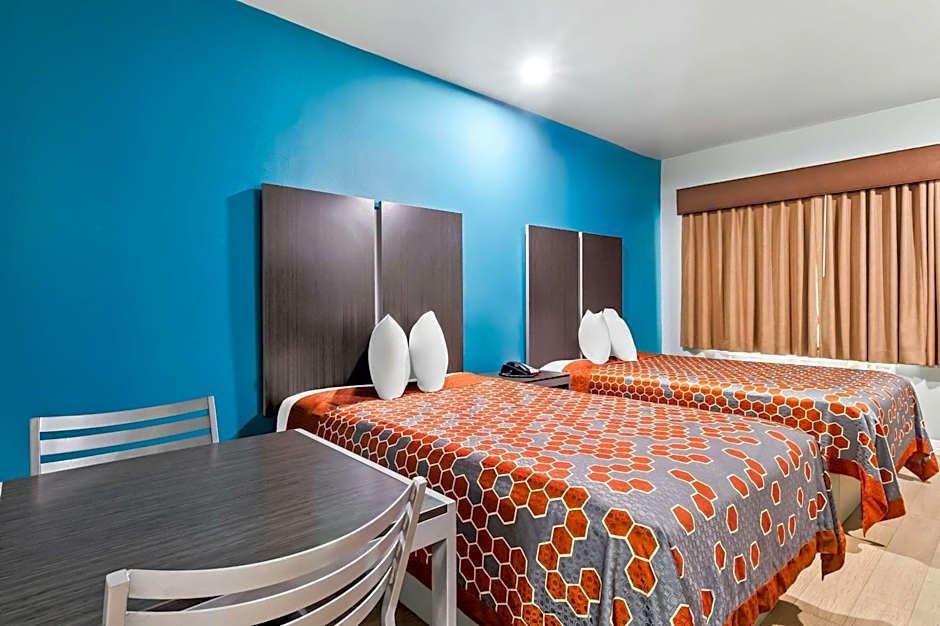 Econo Lodge Inn & Suites