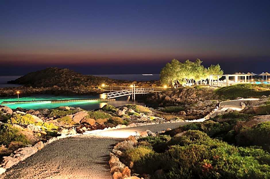 Kavos Hotel & Suites