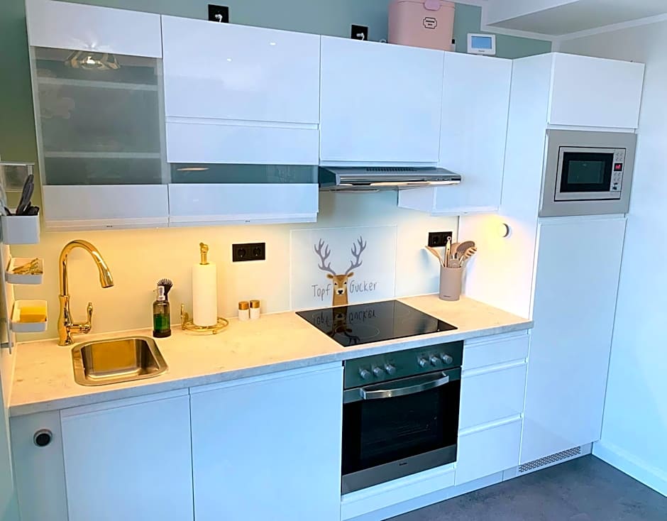 BESOTEL Mettmann-schicke FeWo oder Apartments nahe Golfplatz Gruiten und Neandertal mit Glasfaser WL
