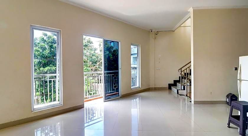 OYO Life 92707 D-akomiba Residence