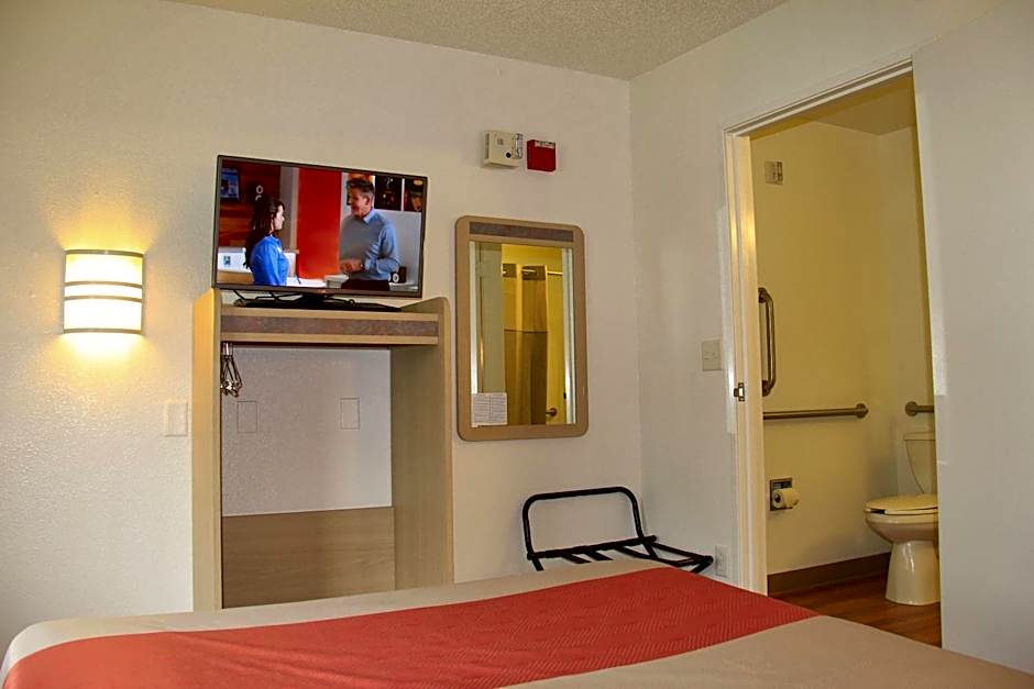 Motel 6-Enfield, CT - Hartford