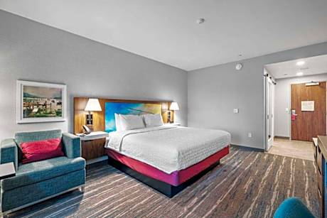 2 Queens Hearing Accessible Partial View