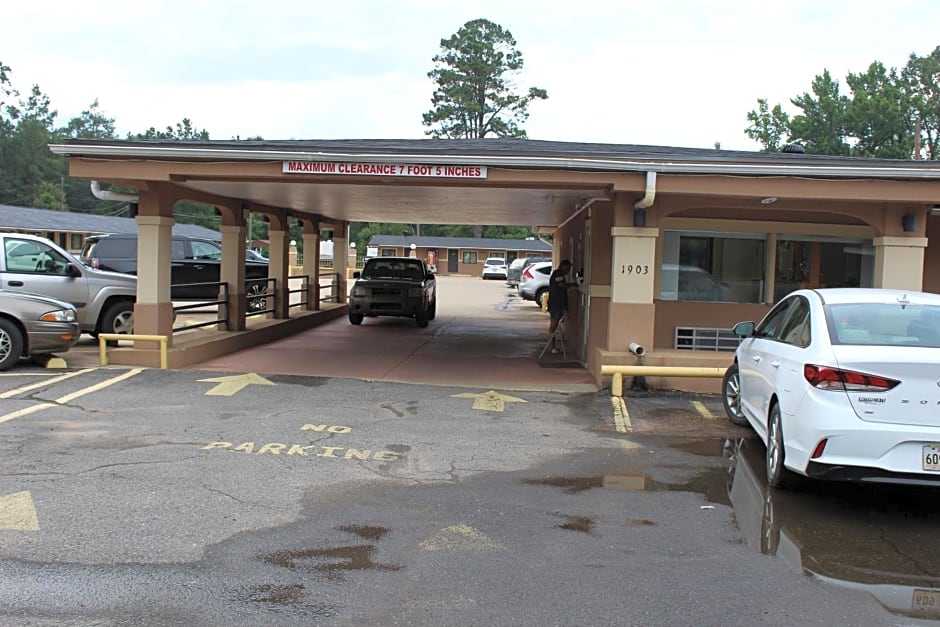 Evergreen Inn and R.V.