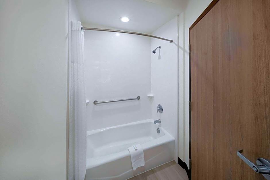 La Quinta Inn & Suites by Wyndham El Paso East Loop-375