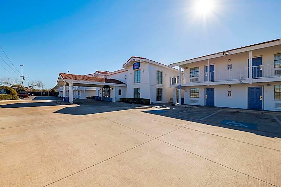 Motel 6-Grand Prairie, TX - Interstate 30