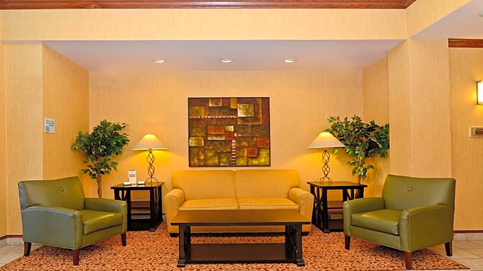 Holiday Inn Express Hotel & Suites Fort Atkinson By IHG