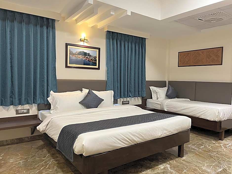 Photo 1 of 27 of Executive Suite