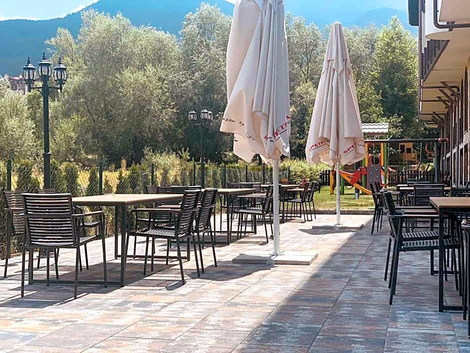 Grand Royale Apartment Complex & Spa