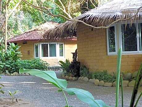 Baandin Chiewlarn Resort