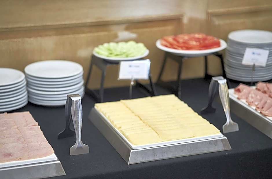 Cyan Americas Towers Hotel