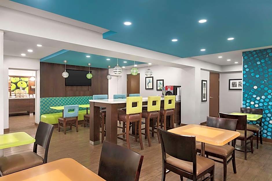 La Quinta Inn & Suites by Wyndham Oceanfront Daytona Beach