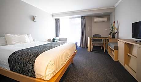 Studio Apartment Two x Queen Beds – CQQ
