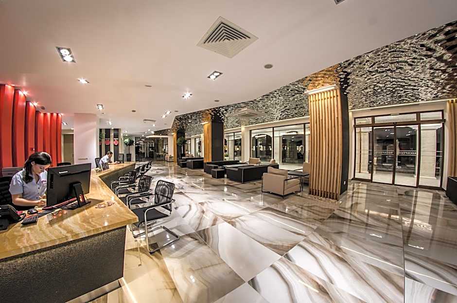 Premier Fort Cuisine - Full Board