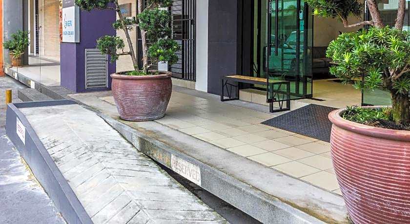 Z Hotel Ara Damansara, LRT, Mall, Airport