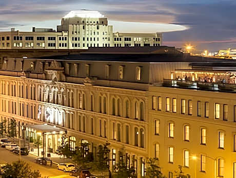 Tremont Jr King Suite, Junior Suite, 1 King, Sofa Bed