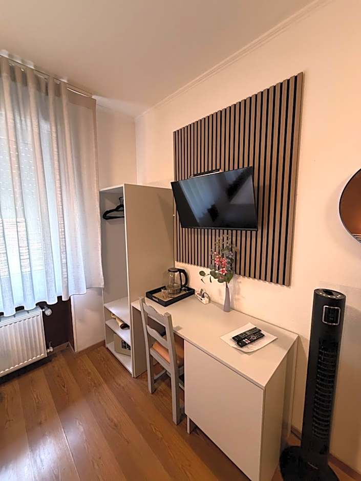 Yasha Hotel