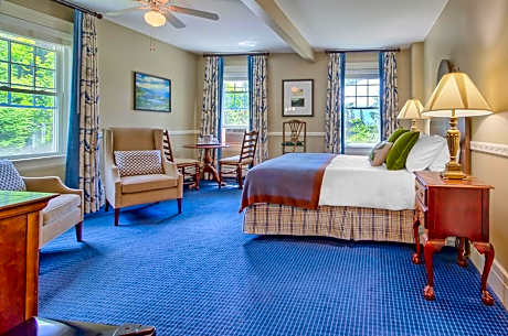 Family Room with Two Queen Beds