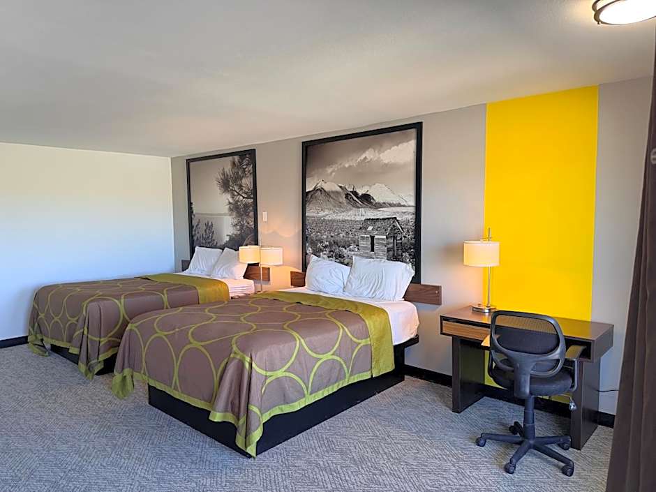 Super 8 by Wyndham Wells