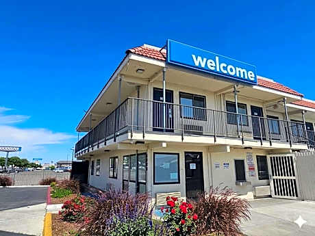 Bridgeview Hotel