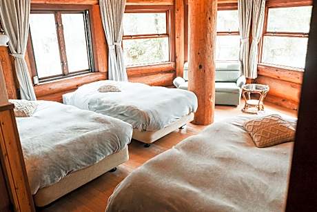 Log Hotel Triple Room 111 with En-Suite