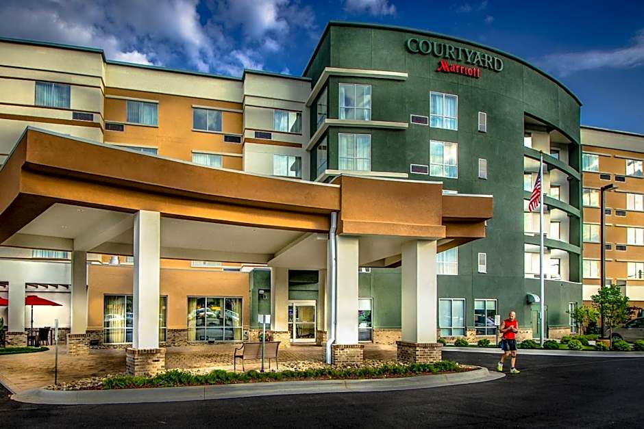 Courtyard by Marriott Charleston Downtown/Civic Center