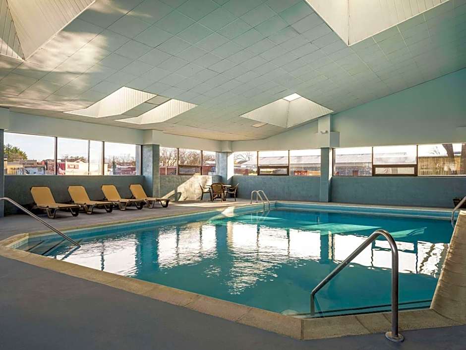 AmericInn by Wyndham Woodstock IL