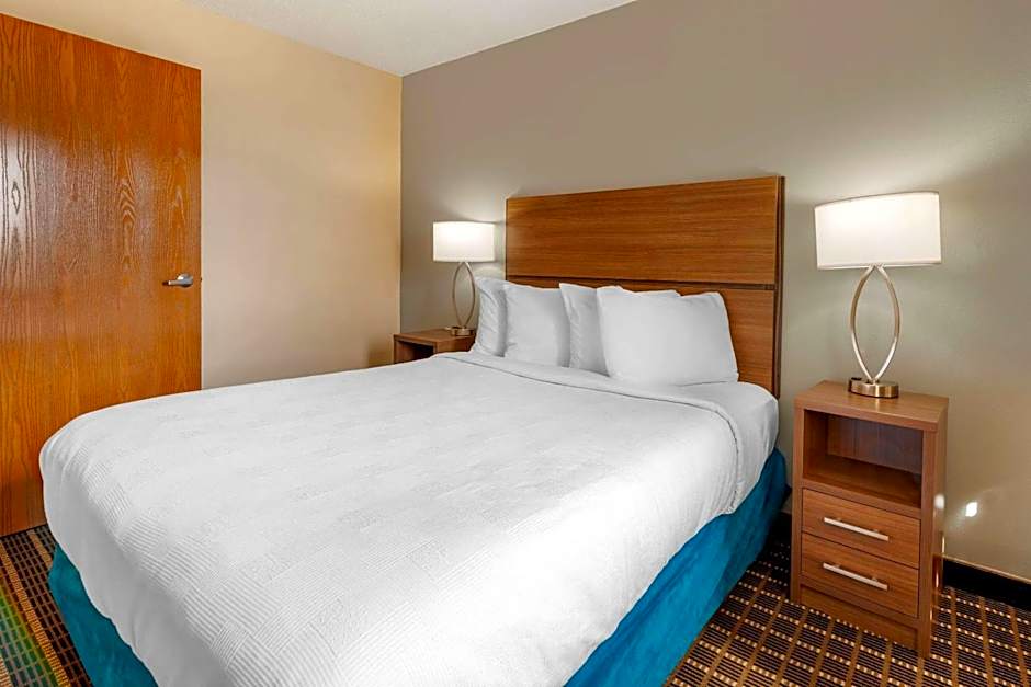 MainStay Suites Dubuque at Hwy 20