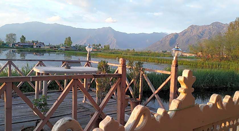 Houseboat Zaindari Palace