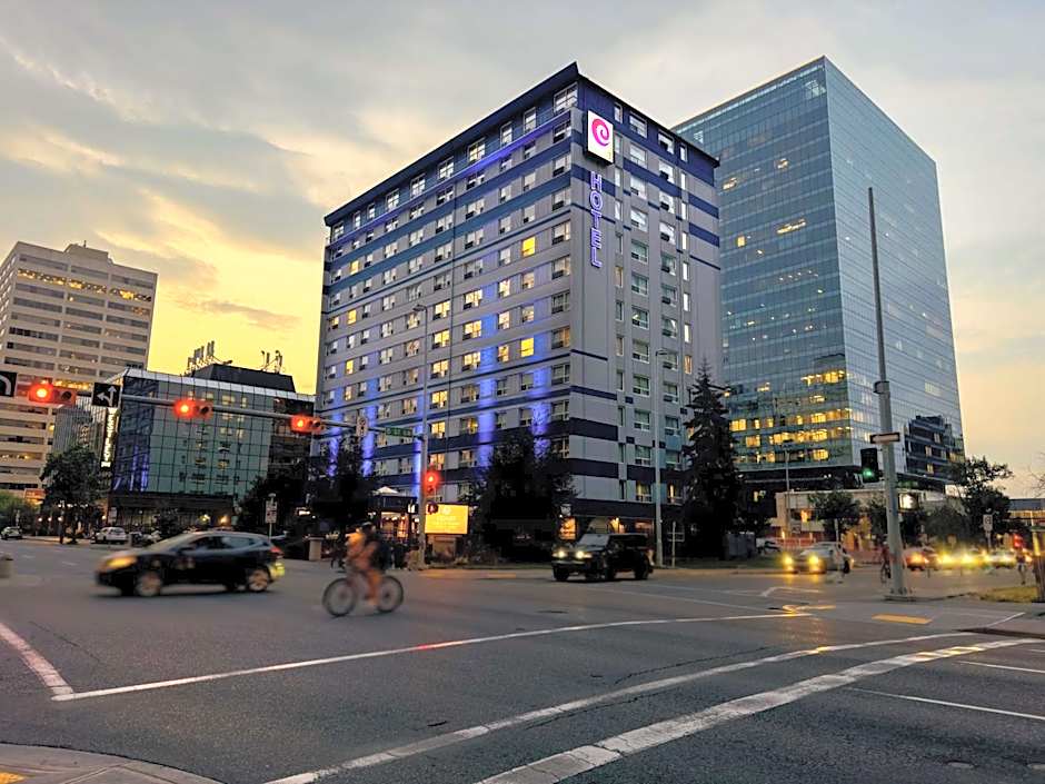 Coast Calgary Downtown Hotel & Suites by APA