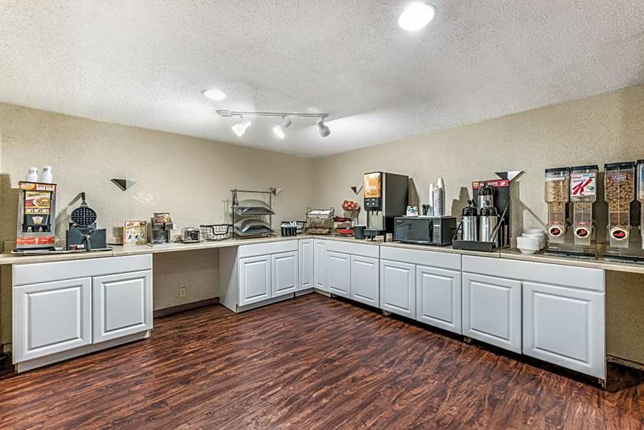 Red Carpet Inn & Suites