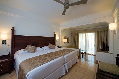 Jr. Suite with partial sea view