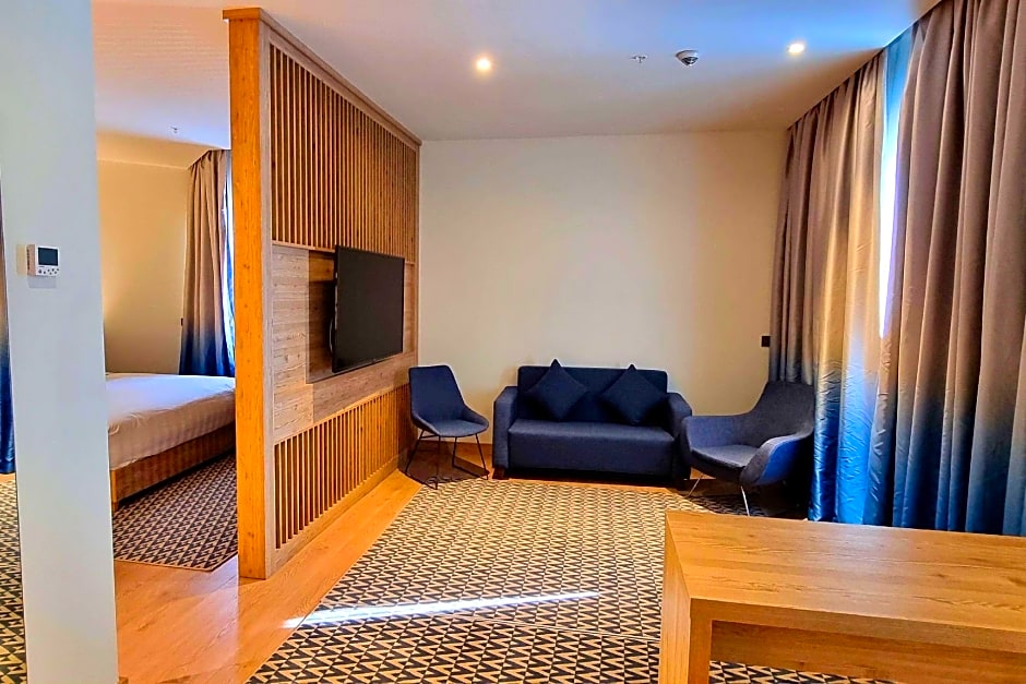 Tryp by Wyndham Zomin