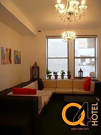 Q4 Hotel & Hostel