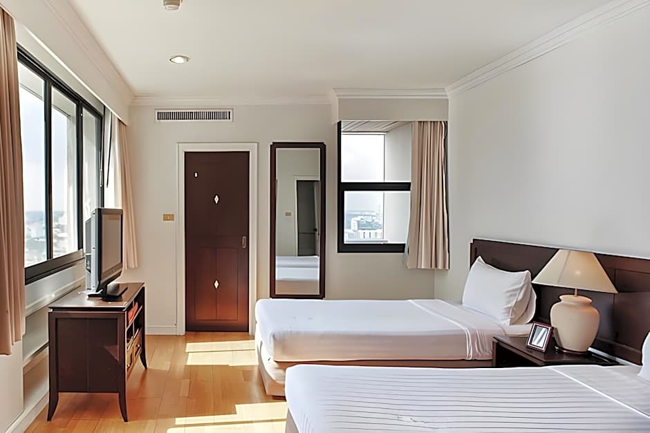 Riverine Place Hotel and Residence