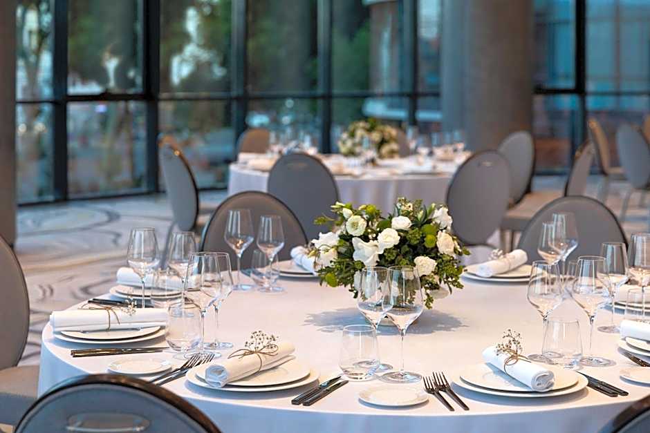 Paragraph Freedom Square, a Luxury Collection Hotel, Tbilisi