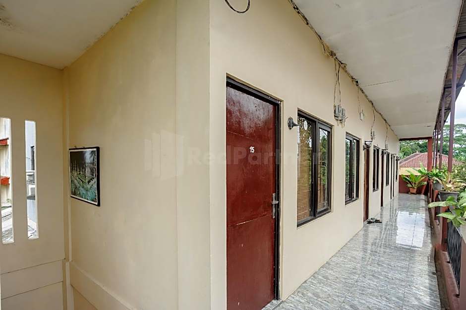 SRB near Mall Ciputra CIbubur Mitra RedDoorz