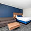 Holiday Inn Express Kansas City North Parkville, an IHG Hotel