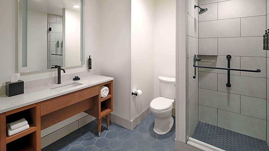 River's Edge Hotel Portland, Tapestry Collection by Hilton