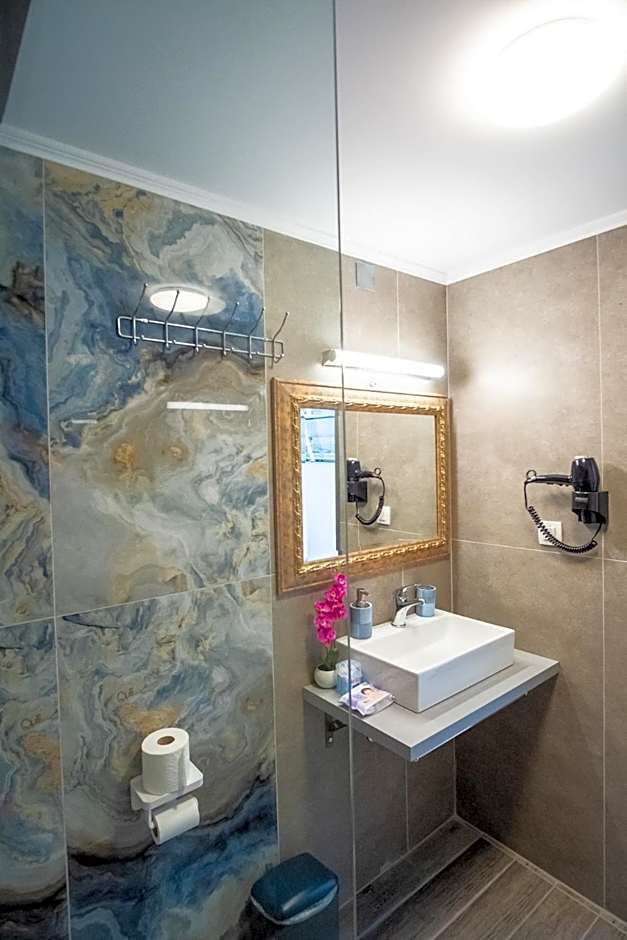 Serenity Luxe Suites